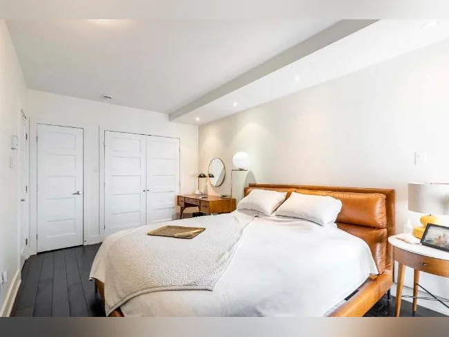 Splendid modern style condo Berri Uqam 2490/m thumbnail 3