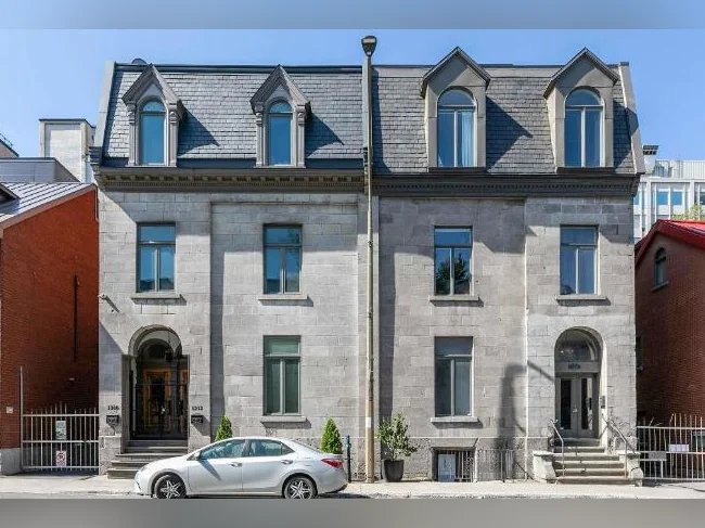 Splendid modern style condo Berri Uqam 2490/m thumbnail 10