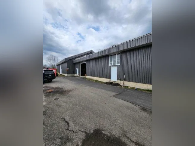 Local 5348 Av. du Maréchal-Joffre thumbnail 2