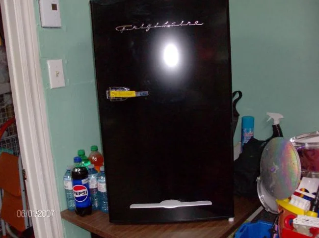 frigidaire retro avec congelateur seulement 1ans 1/2 comme neuf 8195710839