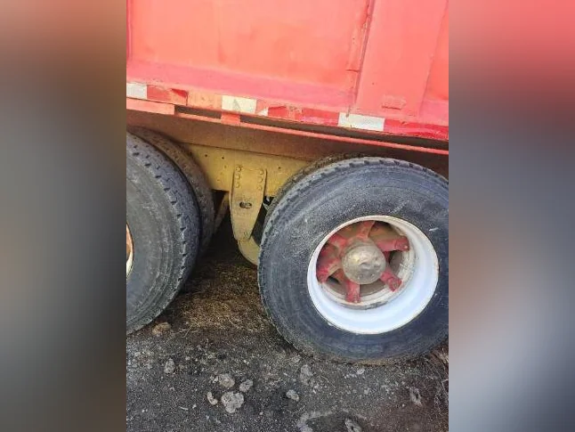 Camion gravel thumbnail 4