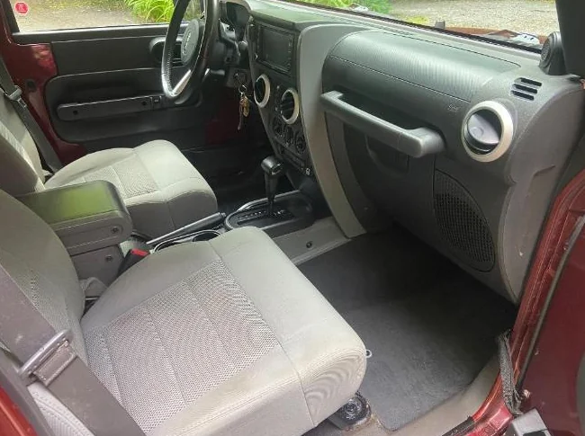 Jeeps Wrangler Sahara Unlimited 2008 en bonne condition à vendre thumbnail 2