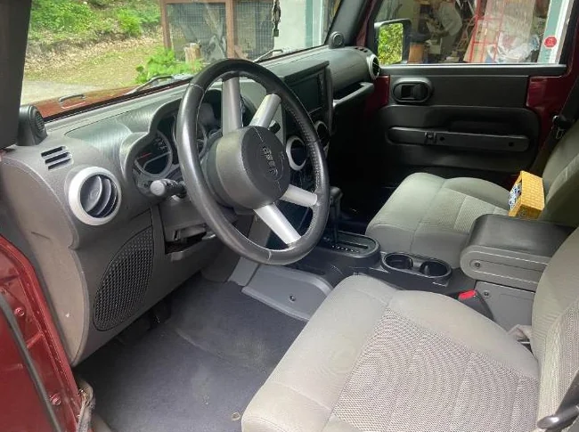 Jeeps Wrangler Sahara Unlimited 2008 en bonne condition à vendre thumbnail 6