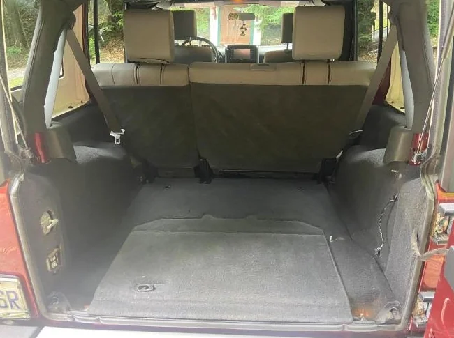 Jeeps Wrangler Sahara Unlimited 2008 en bonne condition à vendre thumbnail 5