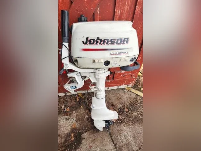 Moteur johnson 4ph 4 temps pieds long