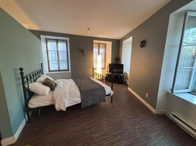 Joli appartement entièrement meublé + équipé Vieux Port thumbnail 8