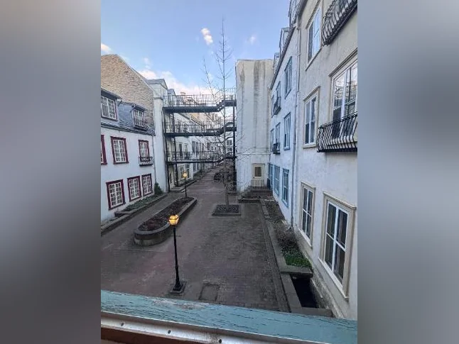 Joli appartement entièrement meublé + équipé Vieux Port thumbnail 10