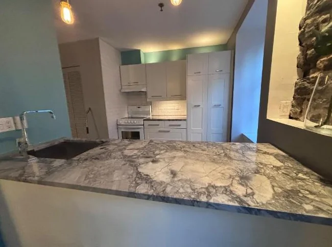 Joli appartement entièrement meublé + équipé Vieux Port thumbnail 3