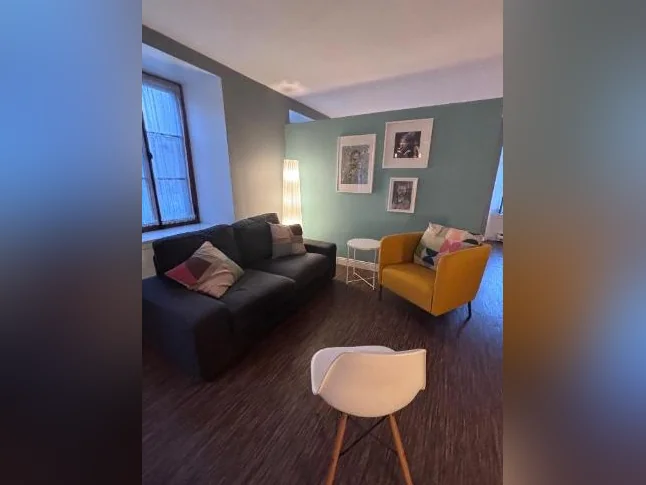 Joli appartement entièrement meublé + équipé Vieux Port thumbnail 6