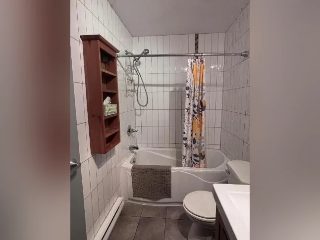 Joli appartement entièrement meublé + équipé Vieux Port thumbnail 5