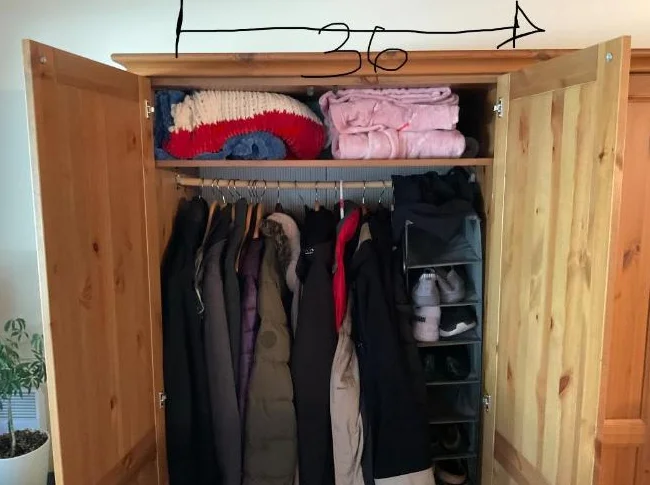 Armoire penderie en bois en très bon état thumbnail 2