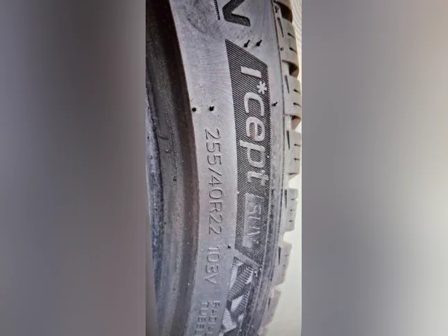 RABAIS 550$ Pneus d'hiver 265-40-22 Hankook ION I'cept SUV FOAM. thumbnail 6