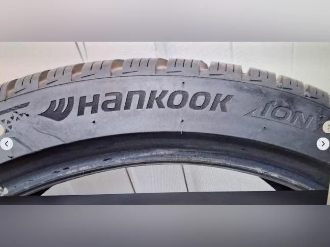 RABAIS 550$ Pneus d'hiver 265-40-22 Hankook ION I'cept SUV FOAM. thumbnail 3