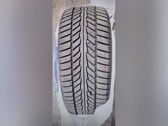 RABAIS 550$ Pneus d'hiver 265-40-22 Hankook ION I'cept SUV FOAM. thumbnail 2