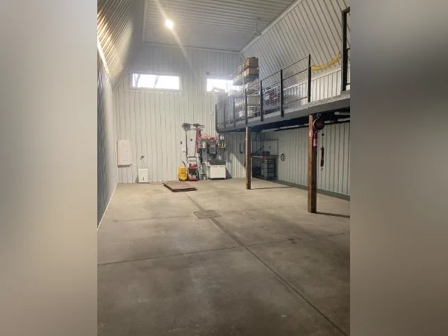 Garage/ entrepôt à louer