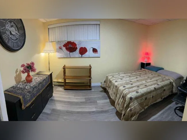 Chambre à louer à Ste-Foy ( libre )