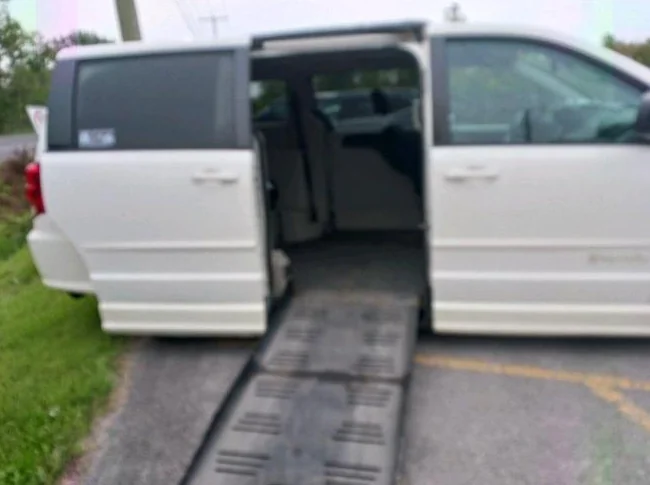 2013 Dodge Grand Caravan minifourgonette adapte pour fauteuil roulant thumbnail 8