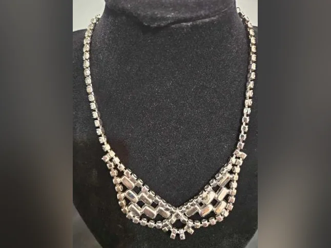 Collier style plastron vintage des années 1940-1950 en strass rhinestone thumbnail 5