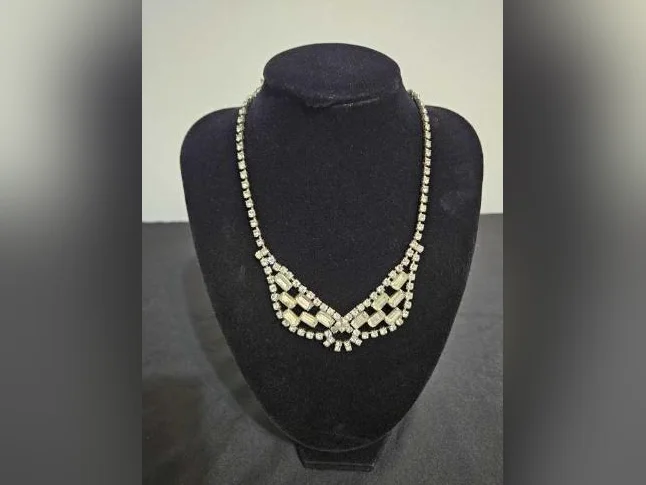 Collier style plastron vintage des années 1940-1950 en strass rhinestone