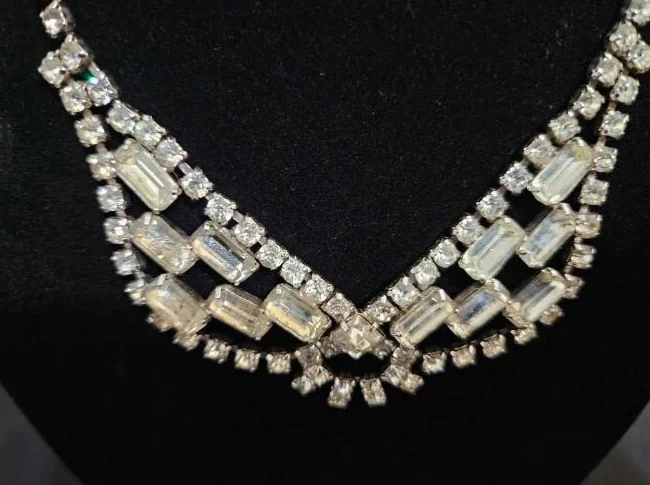 Collier style plastron vintage des années 1940-1950 en strass rhinestone thumbnail 2
