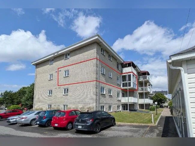 Grand condo à Charny, Lévis. 1122pi2, 2 chambres, stationnement, gym, sauna, verrière, rangement thumbnail 2