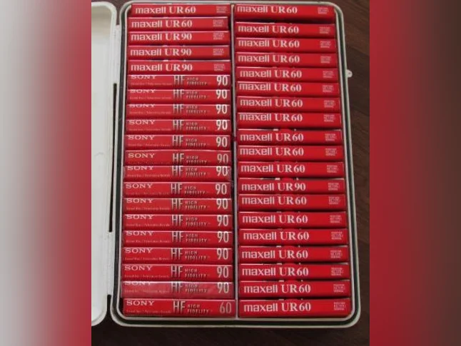 Lot de cassettes Maxell, TDK, SONY, FUJI, audio neuves thumbnail 6