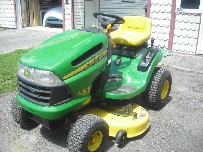 TRACTEUR À GAZON