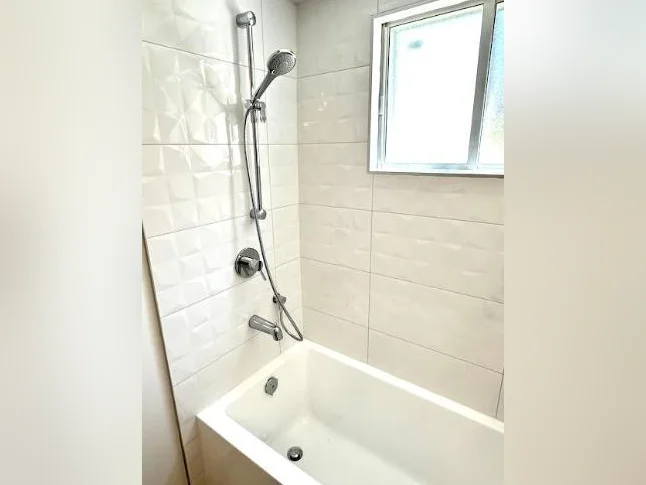 Emplacement idéal - 3 1/2 - Salle de bain neuve - Cuisine neuve - Montréal thumbnail 8