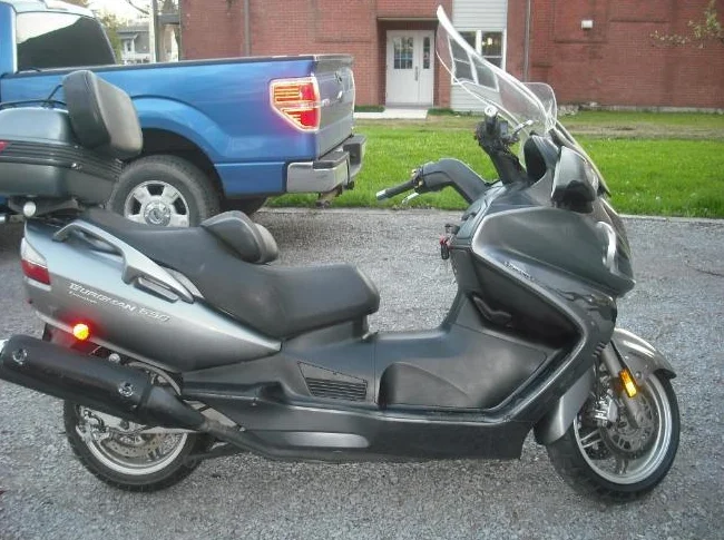 MOTO BURGMAN 650 SCOOTER SUZUKI