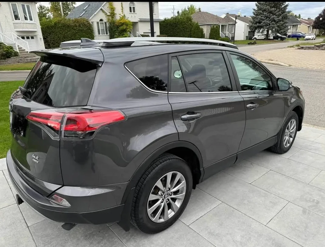Toyota RAV4 XLE AWD 2017 - Excellente Condition, Faible Kilométrage thumbnail 4