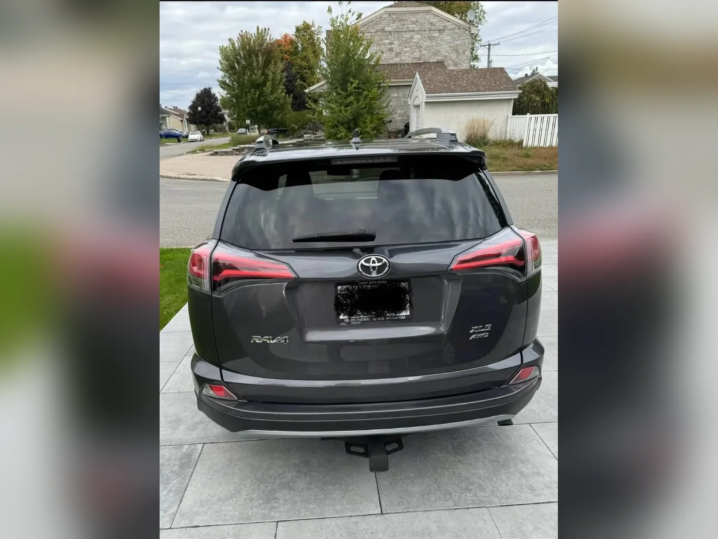 Toyota RAV4 XLE AWD 2017 - Excellente Condition, Faible Kilométrage thumbnail 3