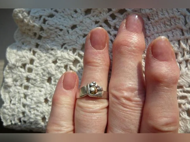 BAGUE achetée au Salon des Métiers d'Art , argent 925 .et bille d'Or .
