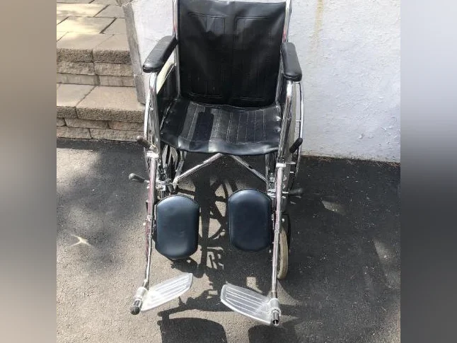 Chaise roulante de marque AMG