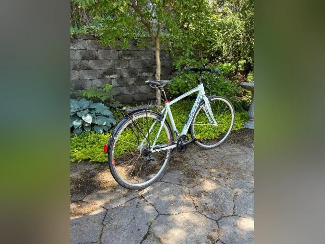 Vélo hybride thumbnail 2