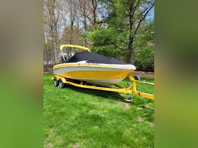 Bateau Tahoe open deck 21 pieds