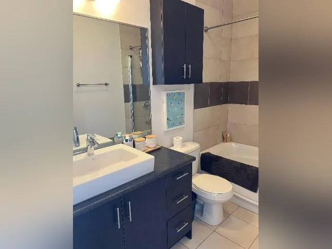 Rare : condo 3 1/2 dernier étage, terrasse privée sur toit 360° thumbnail 8
