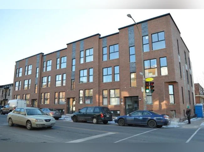 Rare : condo 3 1/2 dernier étage, terrasse privée sur toit 360°