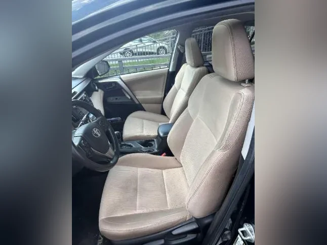 Toyota RAV4 2013 XLE AWD thumbnail 6