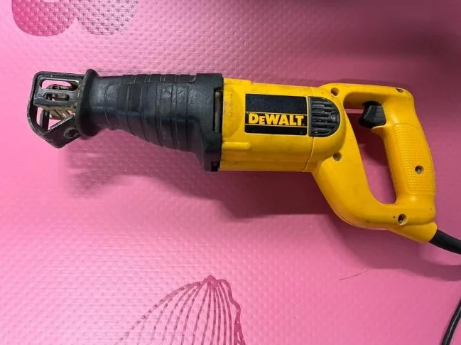 Scie va et vient Dewalt