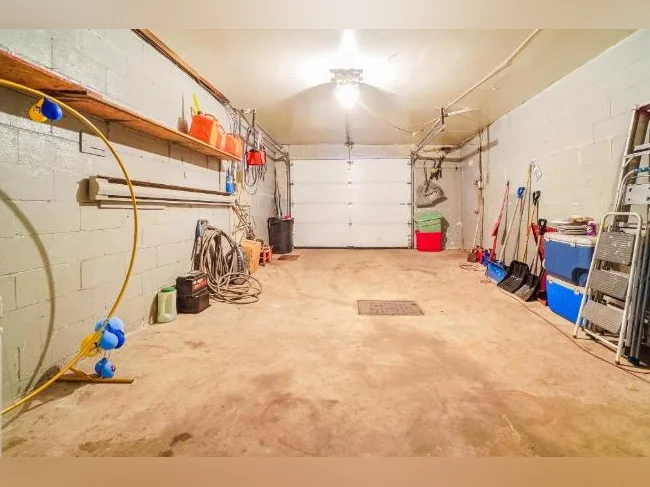 Garage privé à louer – Anjou | Sécurisé | Entreposage