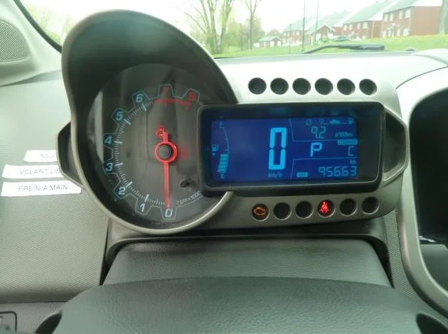 Chevrolet Sonic Hathback 2014 + système de remorquage à plat Patriot 3 (SI VOUS VOYEZ L'ANNONCE, LES PRODUITS SONT DISPONIBLES) thumbnail 4