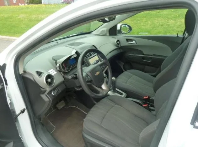 Chevrolet Sonic Hathback 2014 + système de remorquage à plat Patriot 3 (SI VOUS VOYEZ L'ANNONCE, LES PRODUITS SONT DISPONIBLES) thumbnail 3