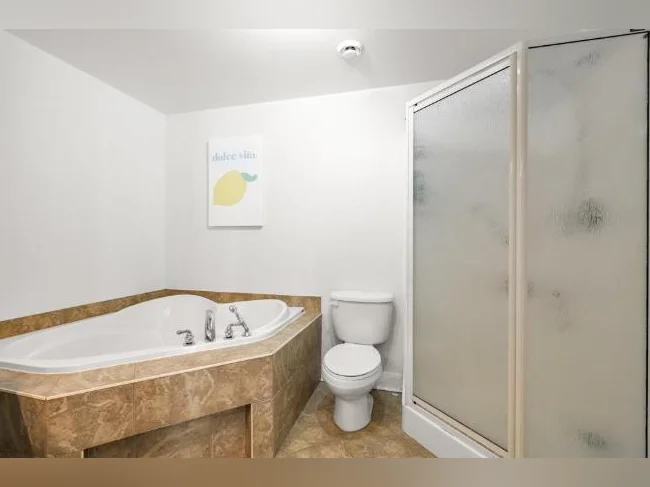 Condo 3 1/2 offrant un ambiance chaleureuse, courte et longue durée. thumbnail 4