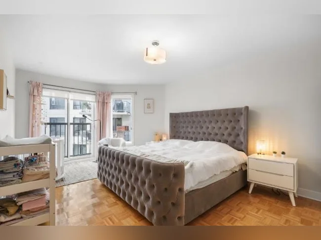 Condo 3 1/2 offrant un ambiance chaleureuse, courte et longue durée.