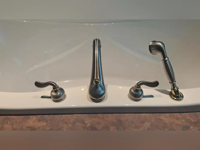 Bain podium en acrylique Alcove 72 po. avec robinets American Standard livraison possible sur terrain à Victoriaville thumbnail 3