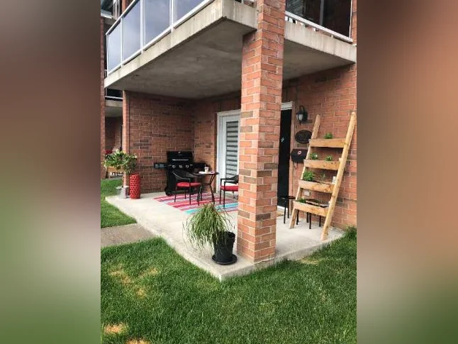 CONDO ENTIÈREMENT MEUBLÉ TOUT INCLUS SECTEUR TRANQUILLE BIEN SITUÉ thumbnail 7