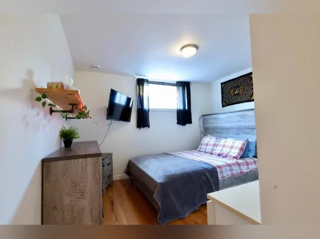 CONDO ENTIÈREMENT MEUBLÉ TOUT INCLUS SECTEUR TRANQUILLE BIEN SITUÉ thumbnail 6