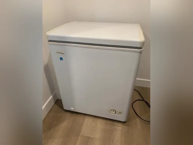CONGELATEUR 3.5 pieds cube bon état (LÉVIS)