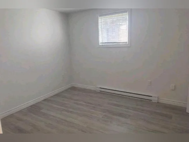 Grand logement 6 1/2 (sous-sol) thumbnail 4