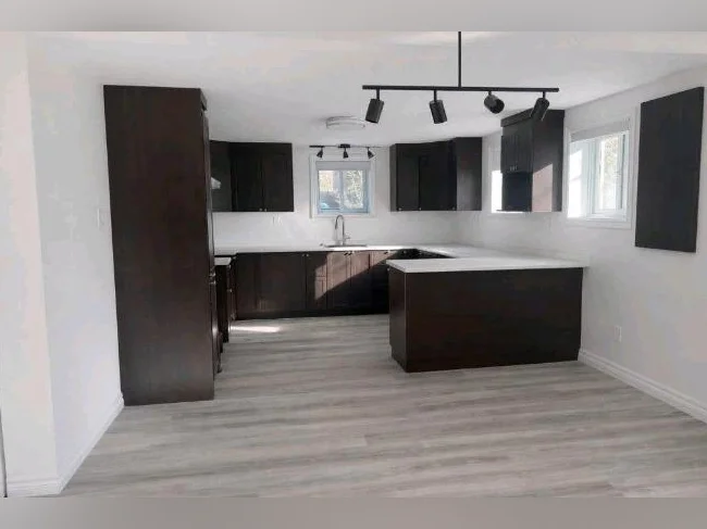 Grand logement 6 1/2 (sous-sol) thumbnail 5